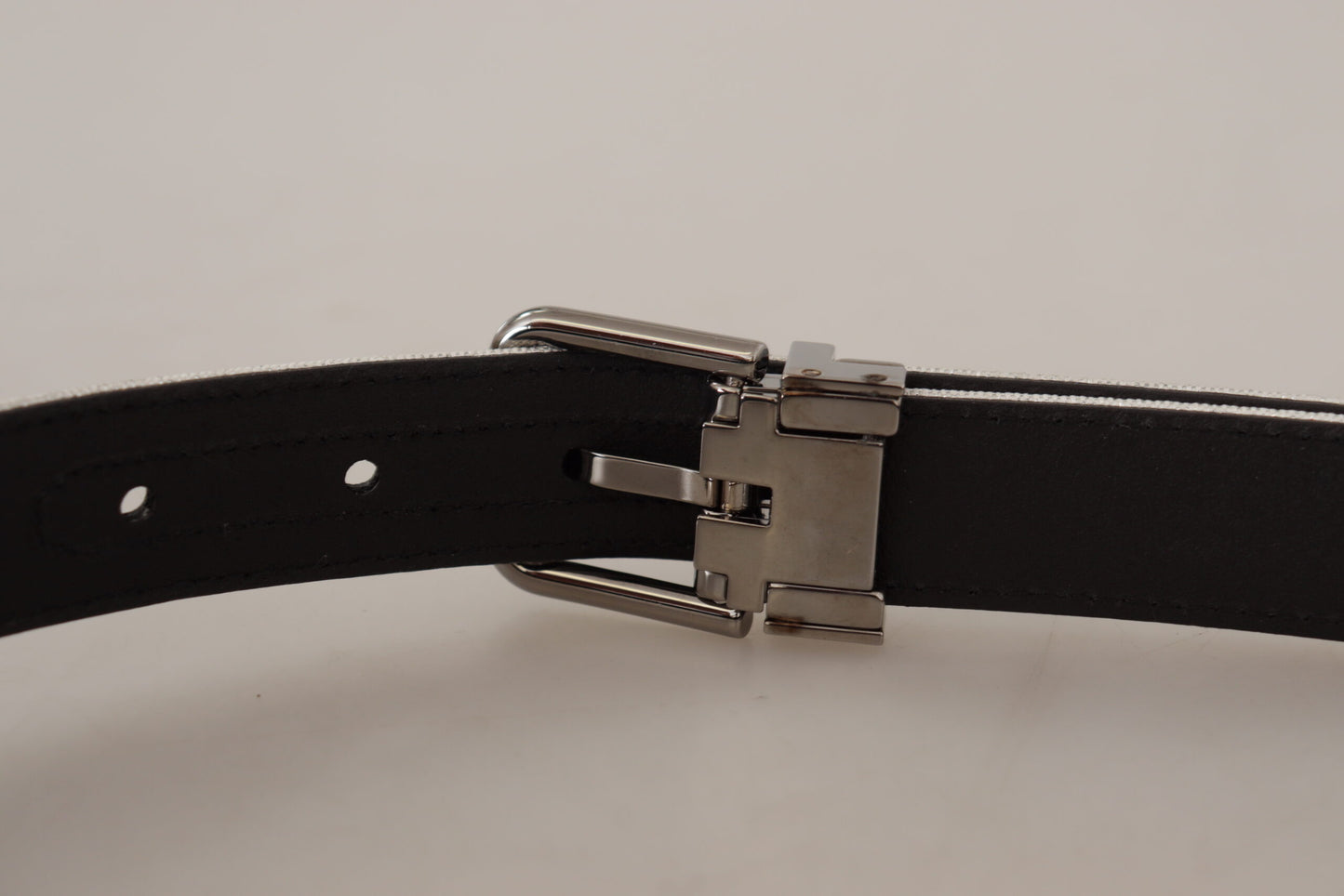 Weißes Leder Schwarz Chrom Logo Schnalle Gürtel