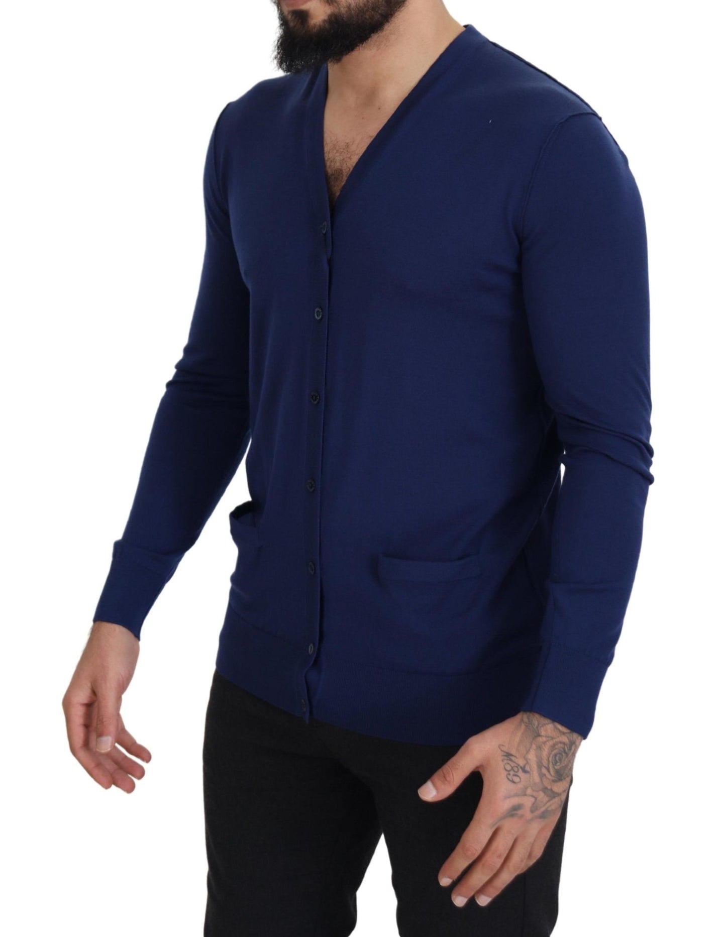 Blaue Wollstrickjacke mit V-Ausschnitt und Knopfleiste