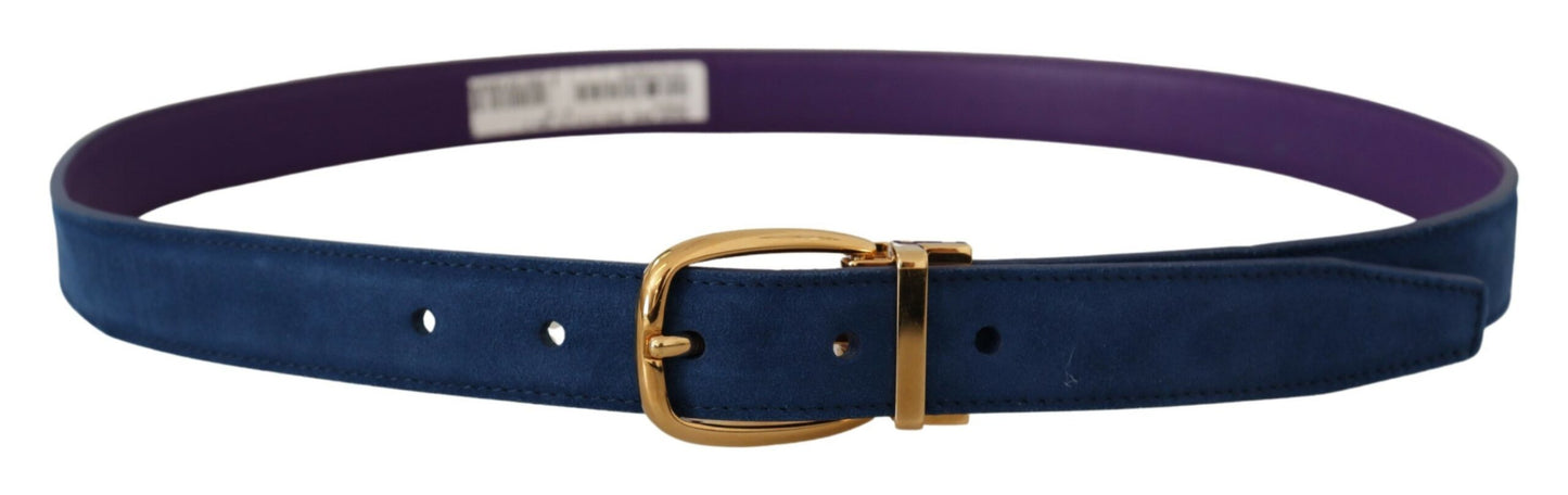Blauer Wildledergürtel mit goldfarbener Metallschnalle