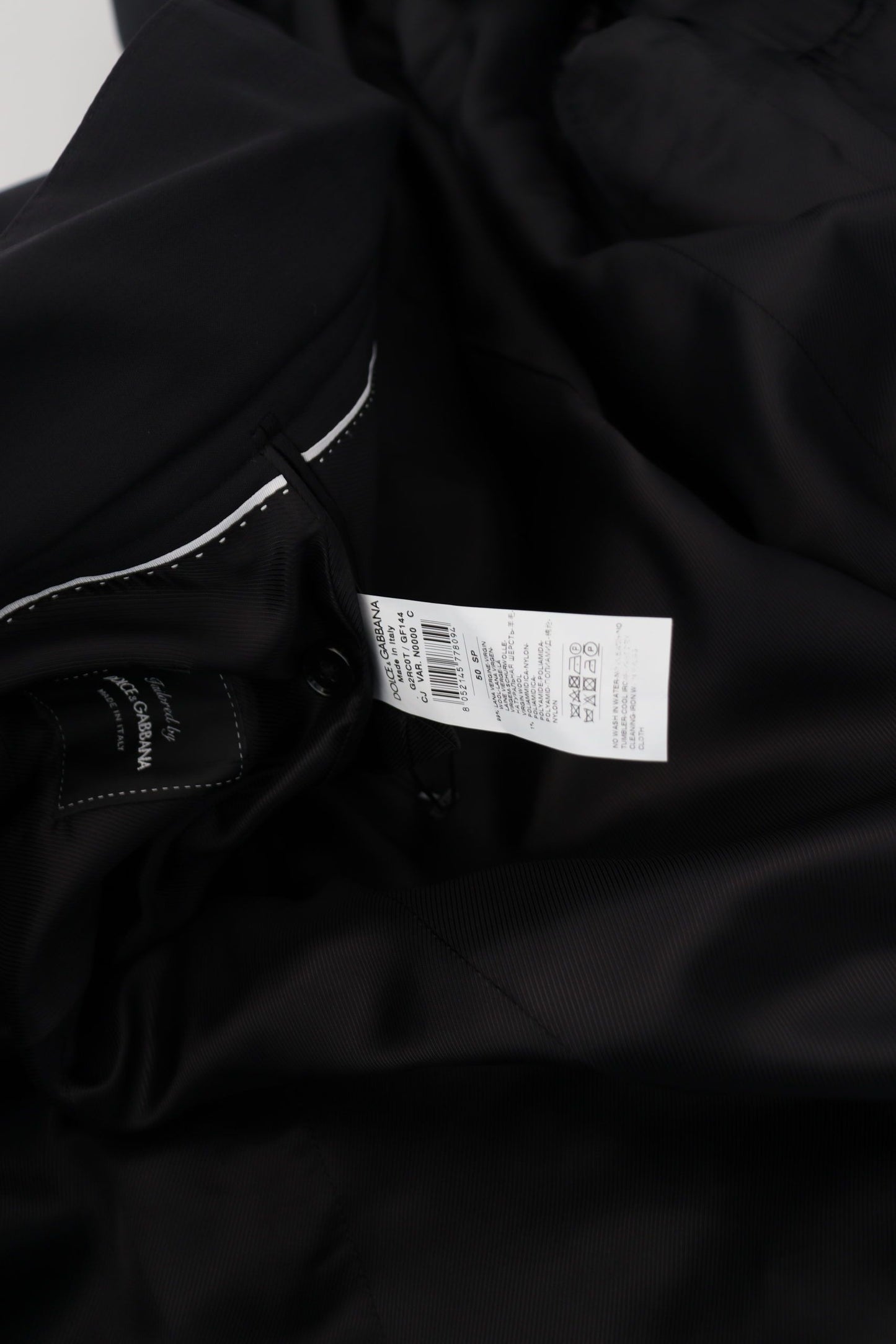 Schwarze Jacke mit langen Ärmeln und durchgehendem Reißverschluss aus Wolle