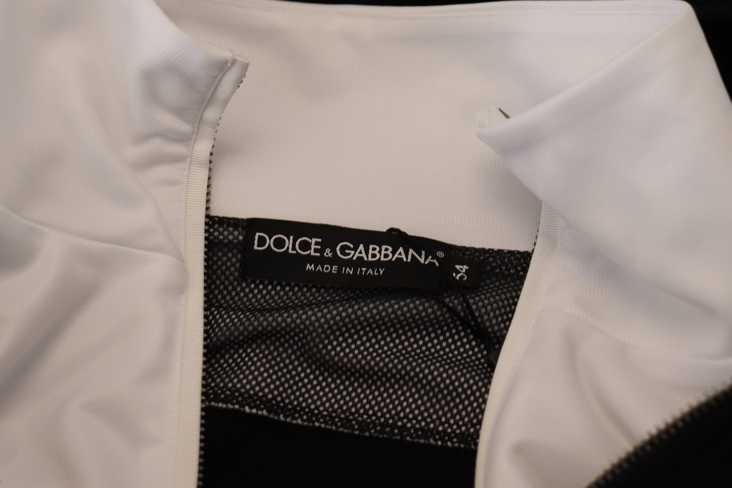 Schwarze Polyester Jacke mit Kapuze und durchgehendem Reißverschluss