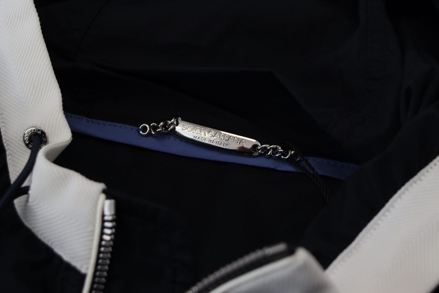 Schwarze Baumwolljacke mit Kapuze und durchgehendem Reißverschluss für Männer