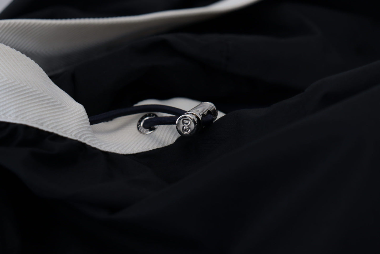Schwarze Baumwolljacke mit Kapuze und durchgehendem Reißverschluss für Männer