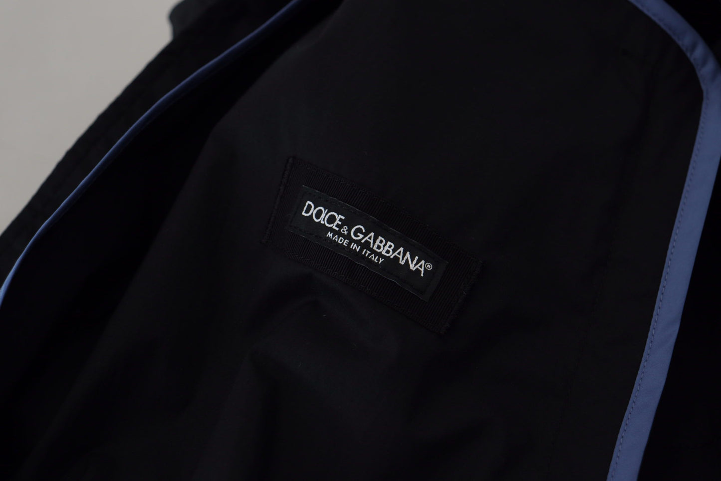 Schwarze Baumwolljacke mit Kapuze und durchgehendem Reißverschluss für Männer