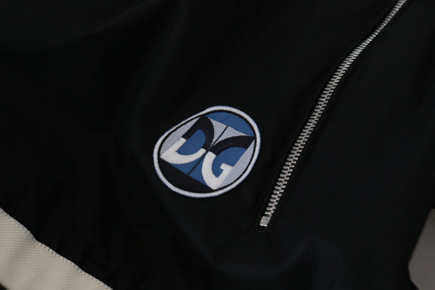 Schwarze Baumwolljacke mit Kapuze und durchgehendem Reißverschluss für Männer