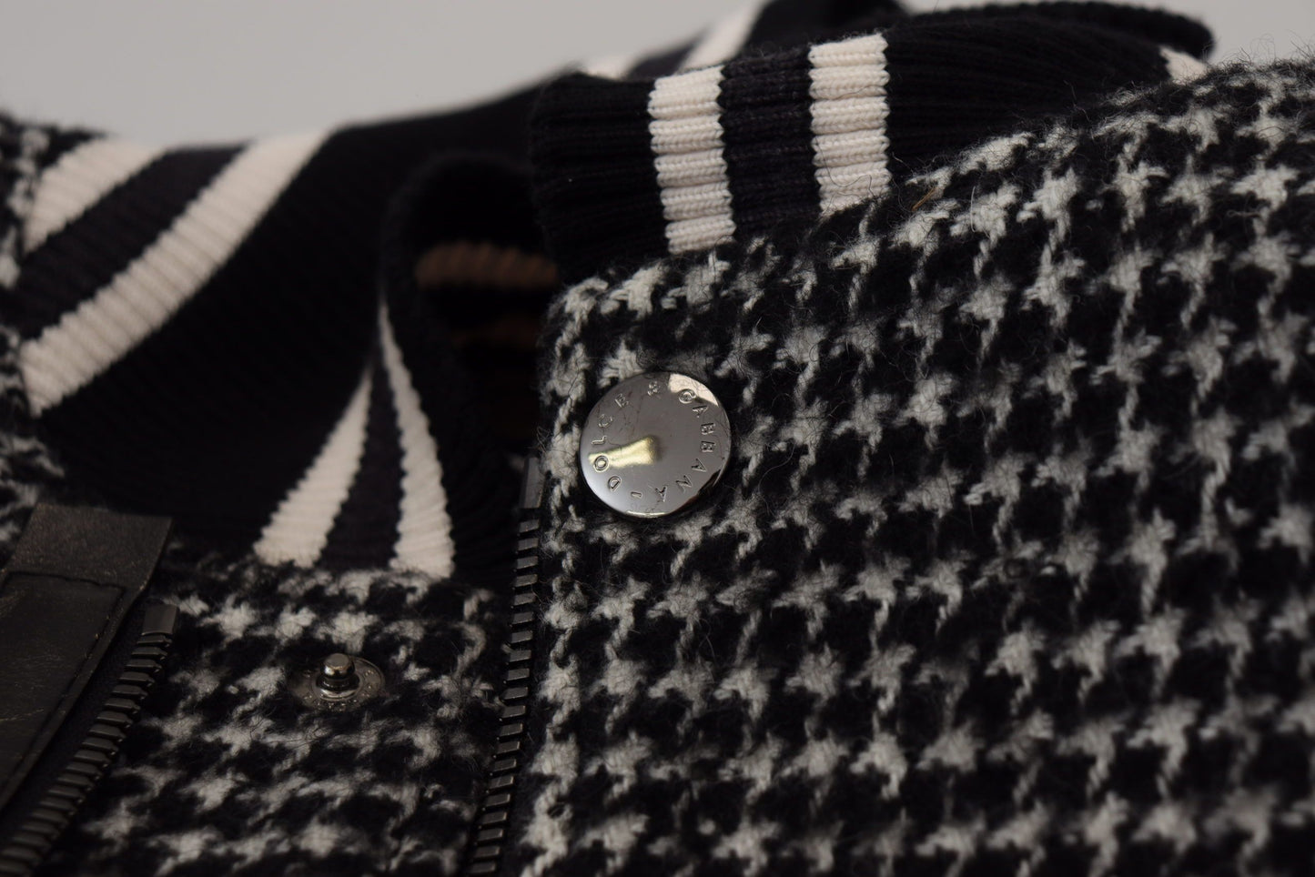 Schwarze Bomberjacke aus Polyester mit Hahnentrittmuster