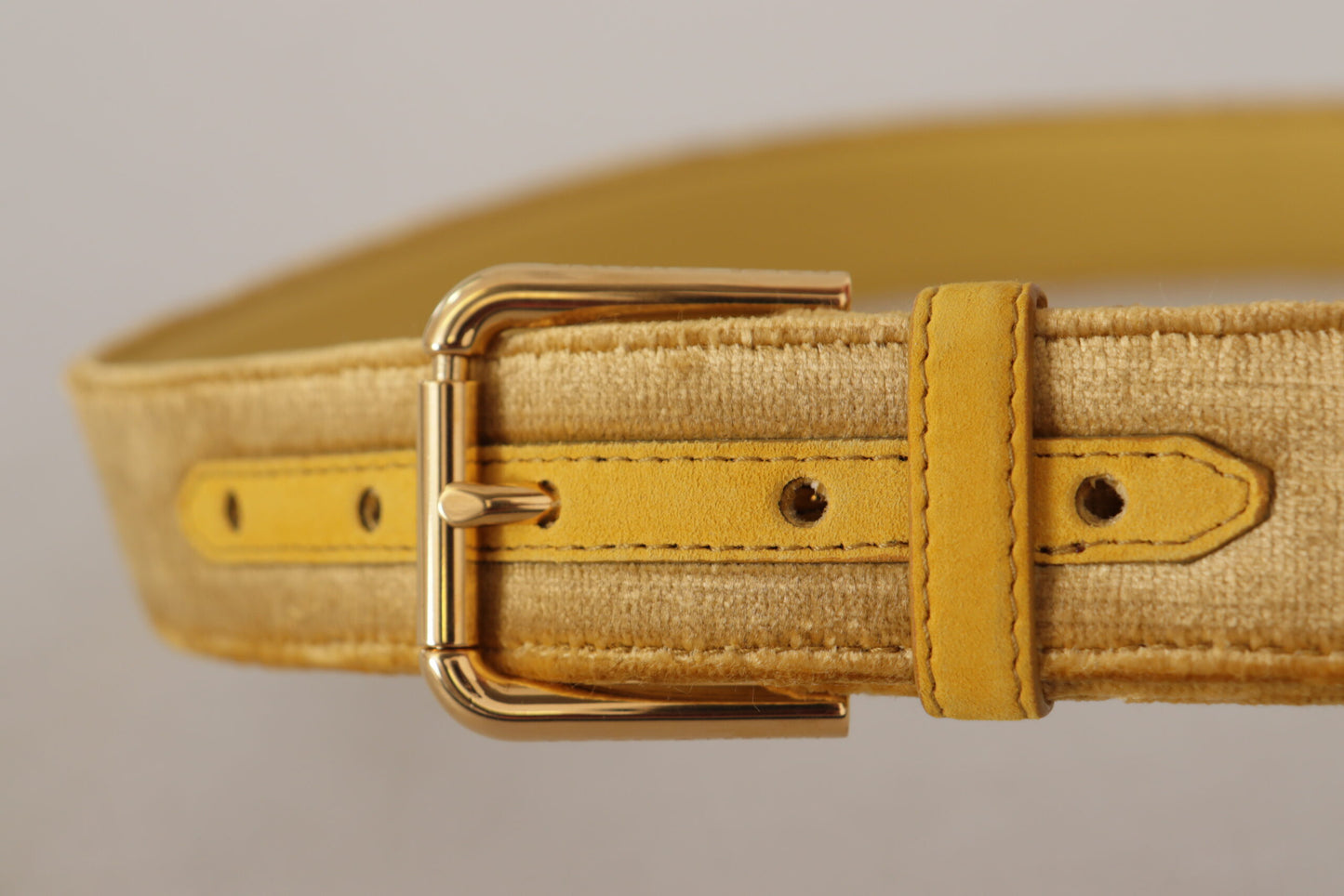 Gelber Samt Gold Metall Logo eingravierte Schnalle Gürtel