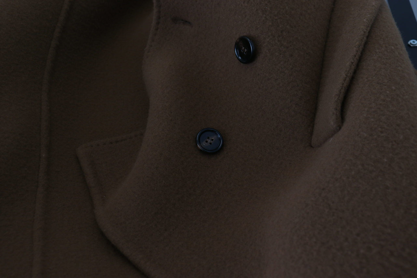Brauner Nylonmantel Zweireiher Jacke