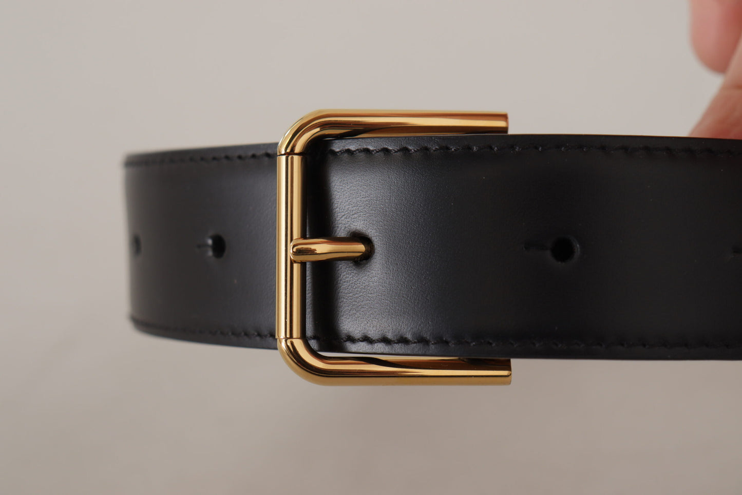 Schwarzer Leder-Goldton-Metall-Gürtel mit Taillenschnalle