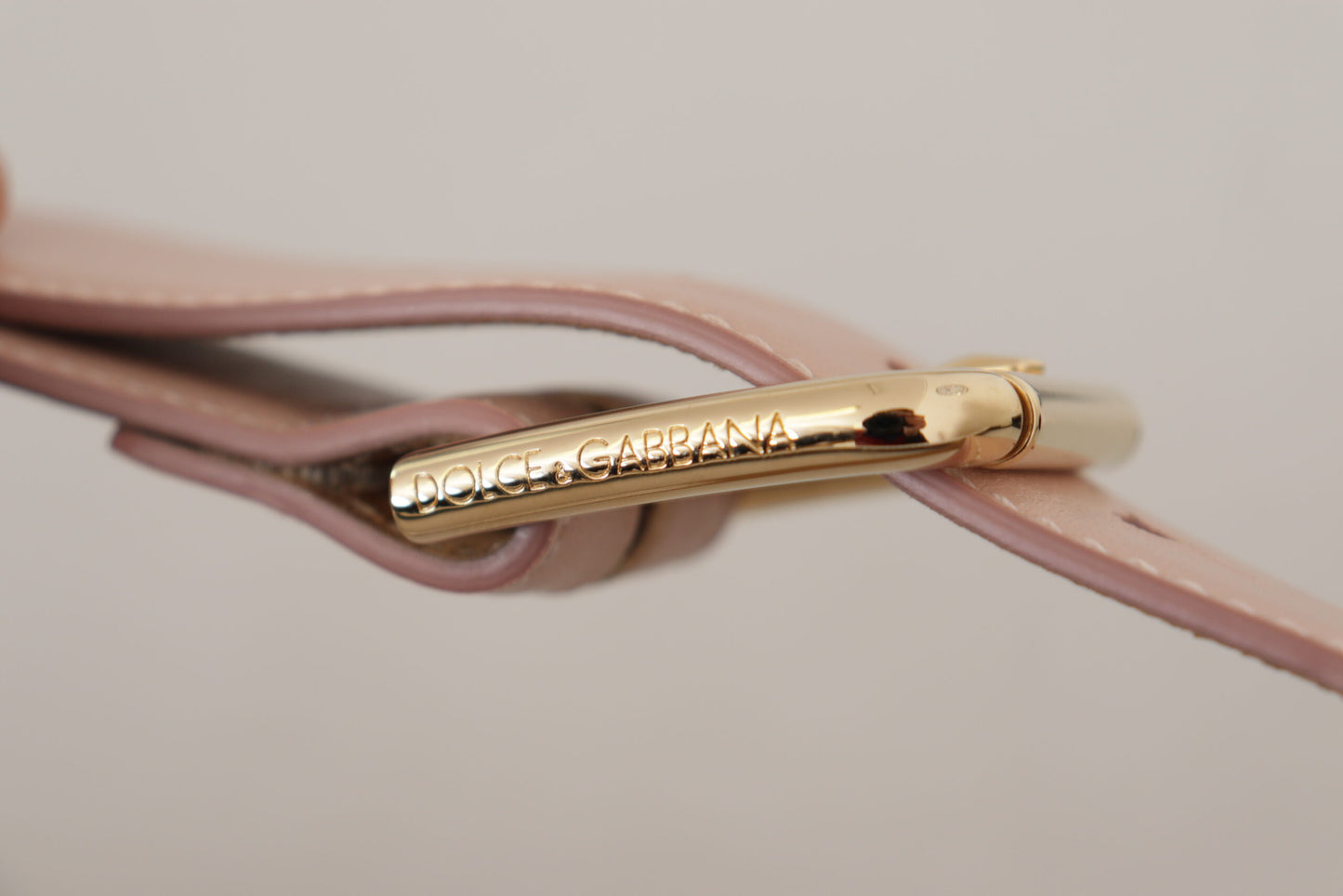 Hellrosa Kalbsleder Gold Metall Gürtelschnalle