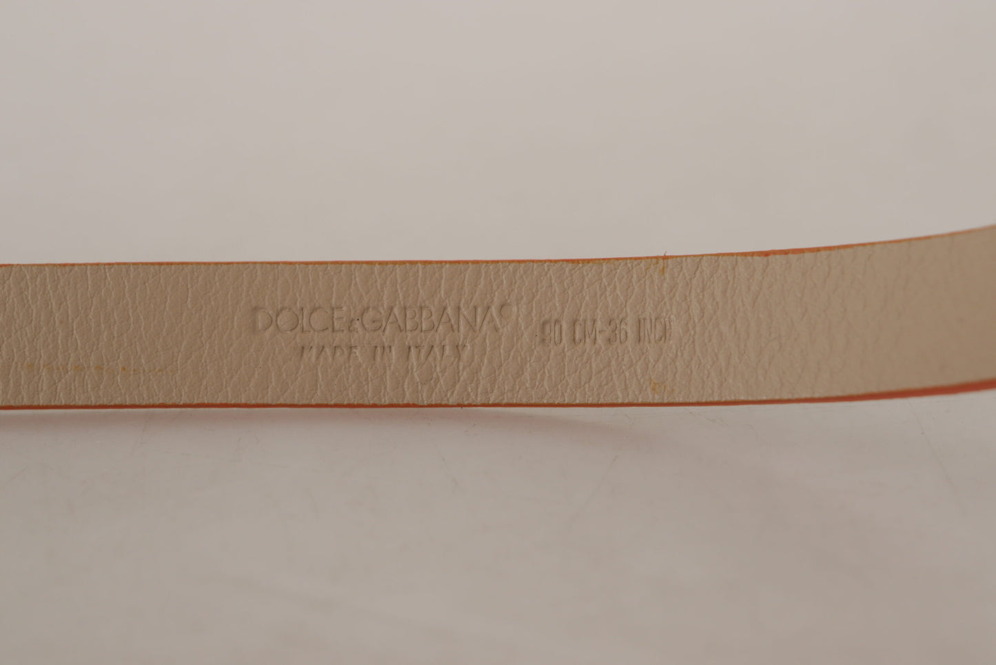 Nude Beige Skinny Gürtel mit Logo-Gravur und Gürtelschnalle