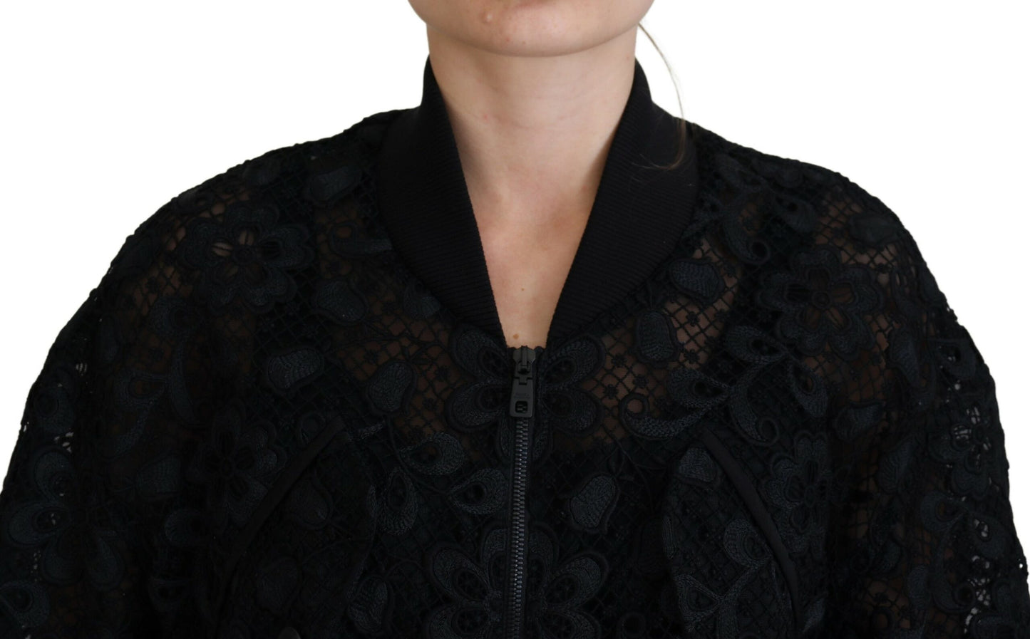 Schwarze Jacke mit durchgehendem Reißverschluss und floraler Spitze aus Baumwolle