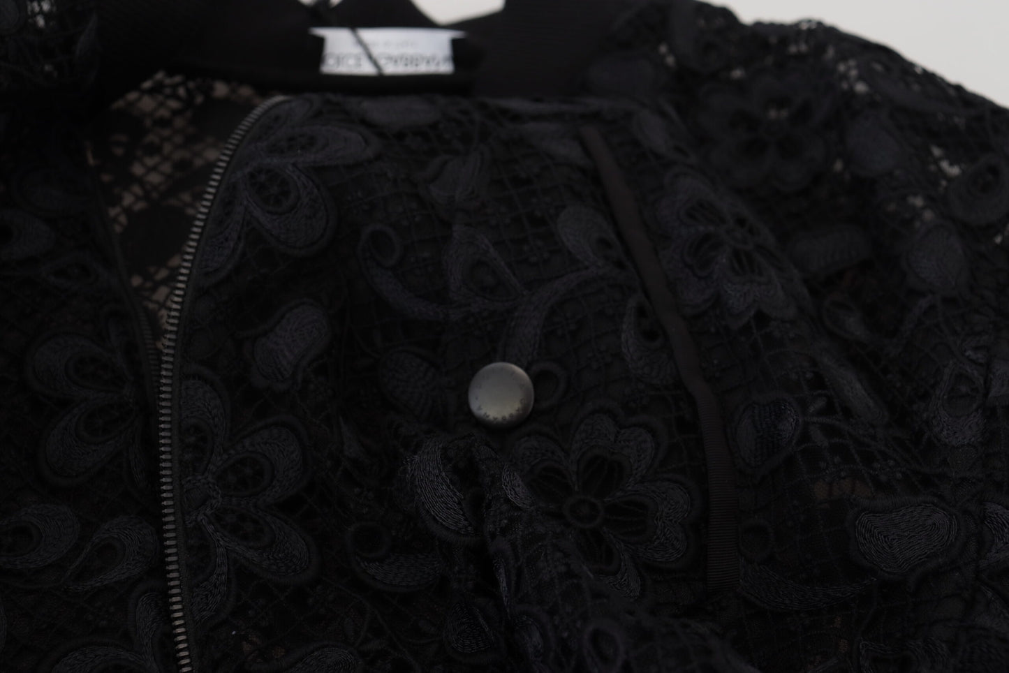 Schwarze Jacke mit durchgehendem Reißverschluss und floraler Spitze aus Baumwolle