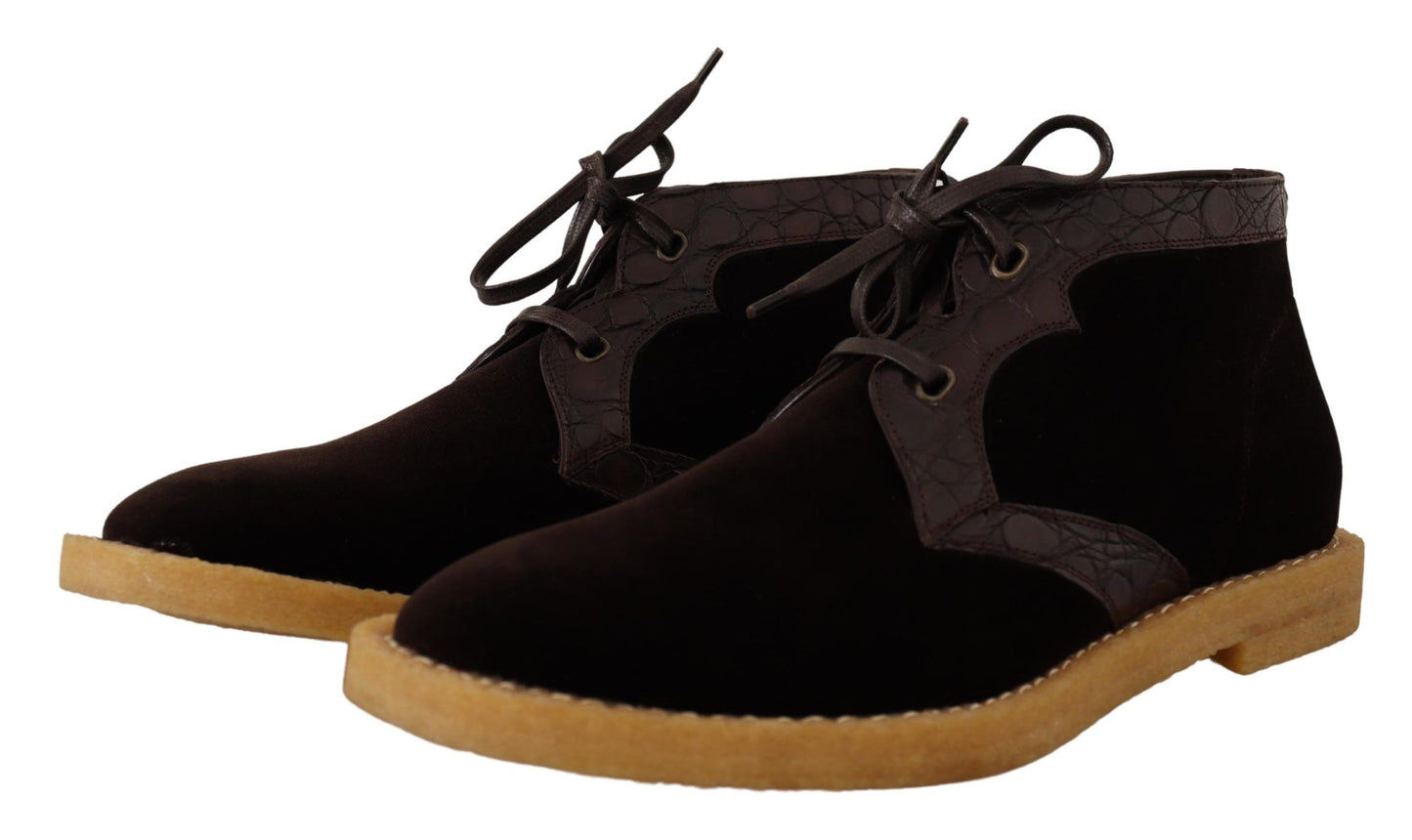 Braune Samtstiefel aus exotischem Leder