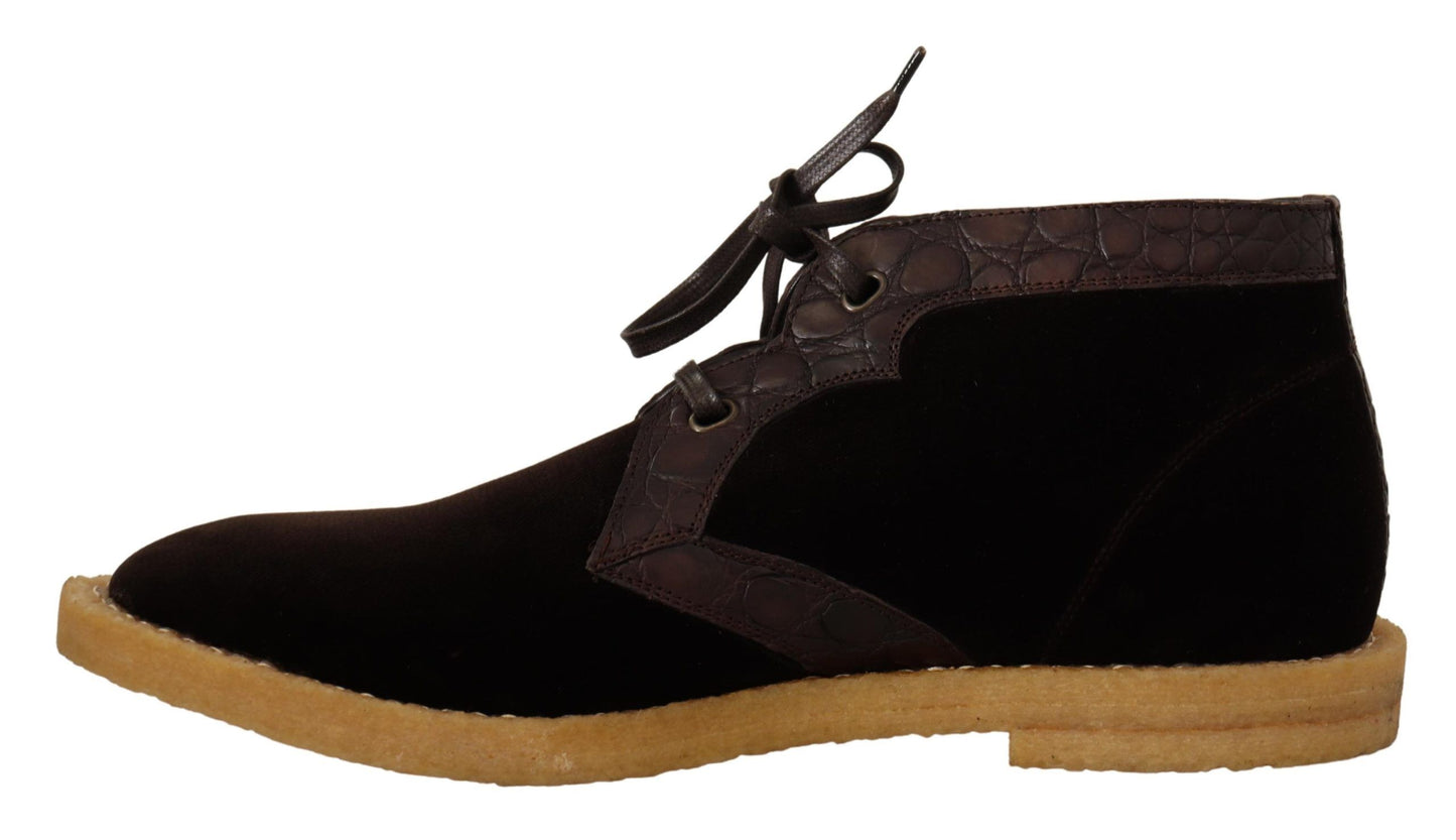 Braune Samtstiefel aus exotischem Leder