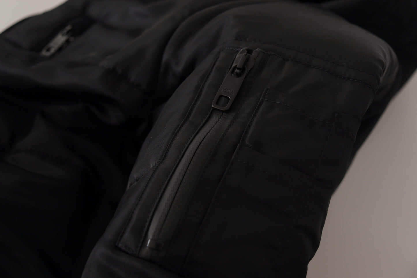 Schwarzer Nylon-Parka-Mantel mit Kapuze Winterjacke