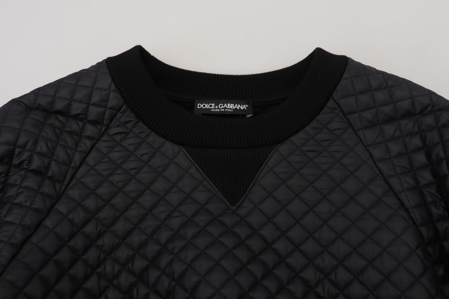 Schwarzer Nylon Pullover mit gestepptem Rundhalsausschnitt