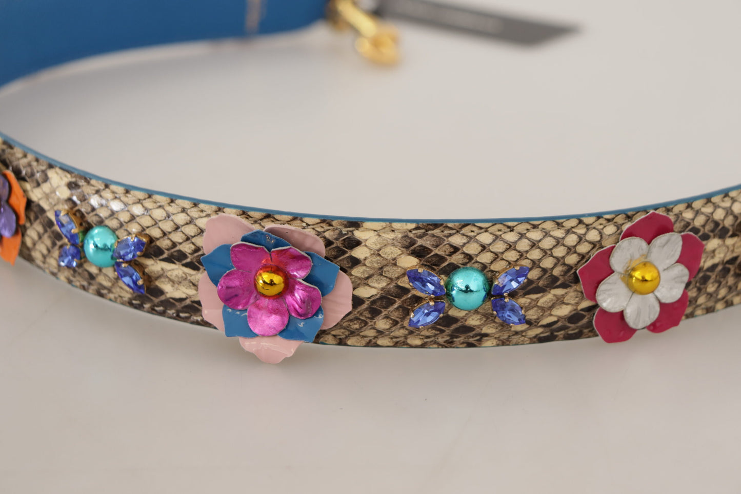 Beigefarbener Pythonleder-Schulterriemen mit floralen Nieten
