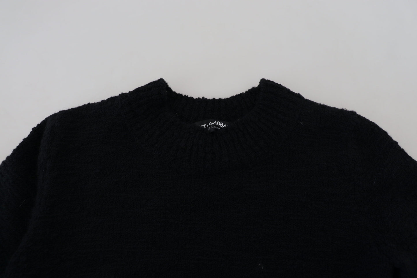 Schwarzer Pullover aus Wollstrick mit Rundhalsausschnitt