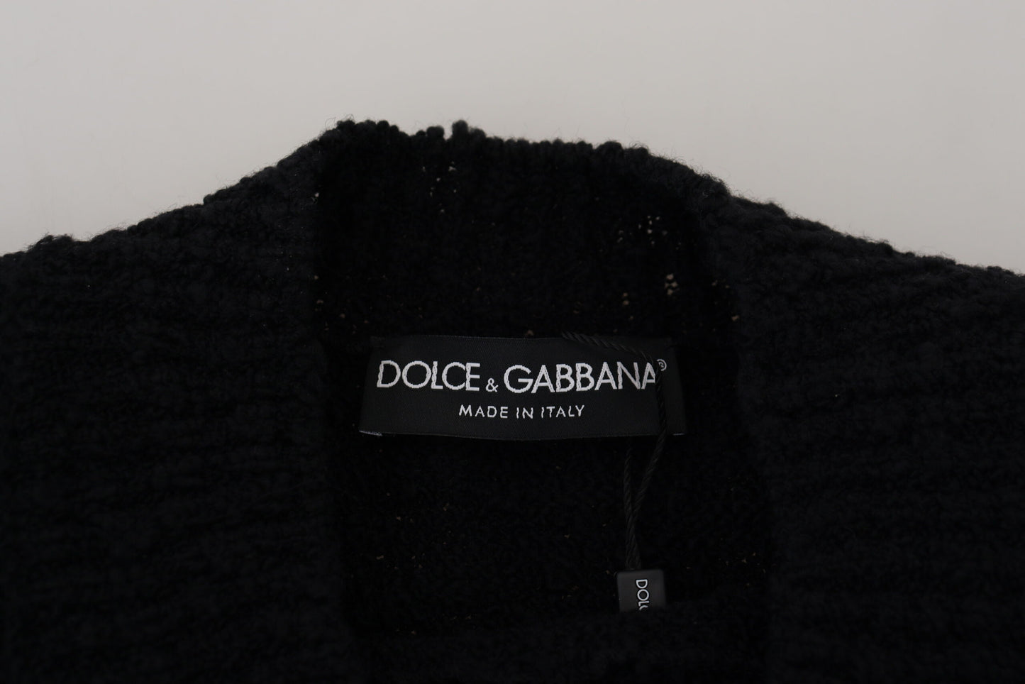 Schwarzer Pullover aus Wollstrick mit Rundhalsausschnitt