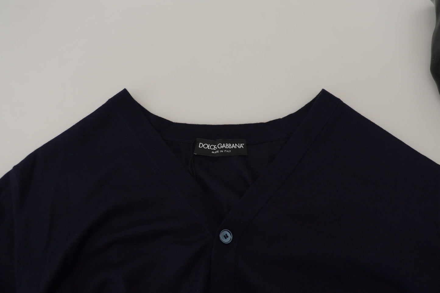 Dunkelblauer Kaschmir-Knopf-Strickpullover