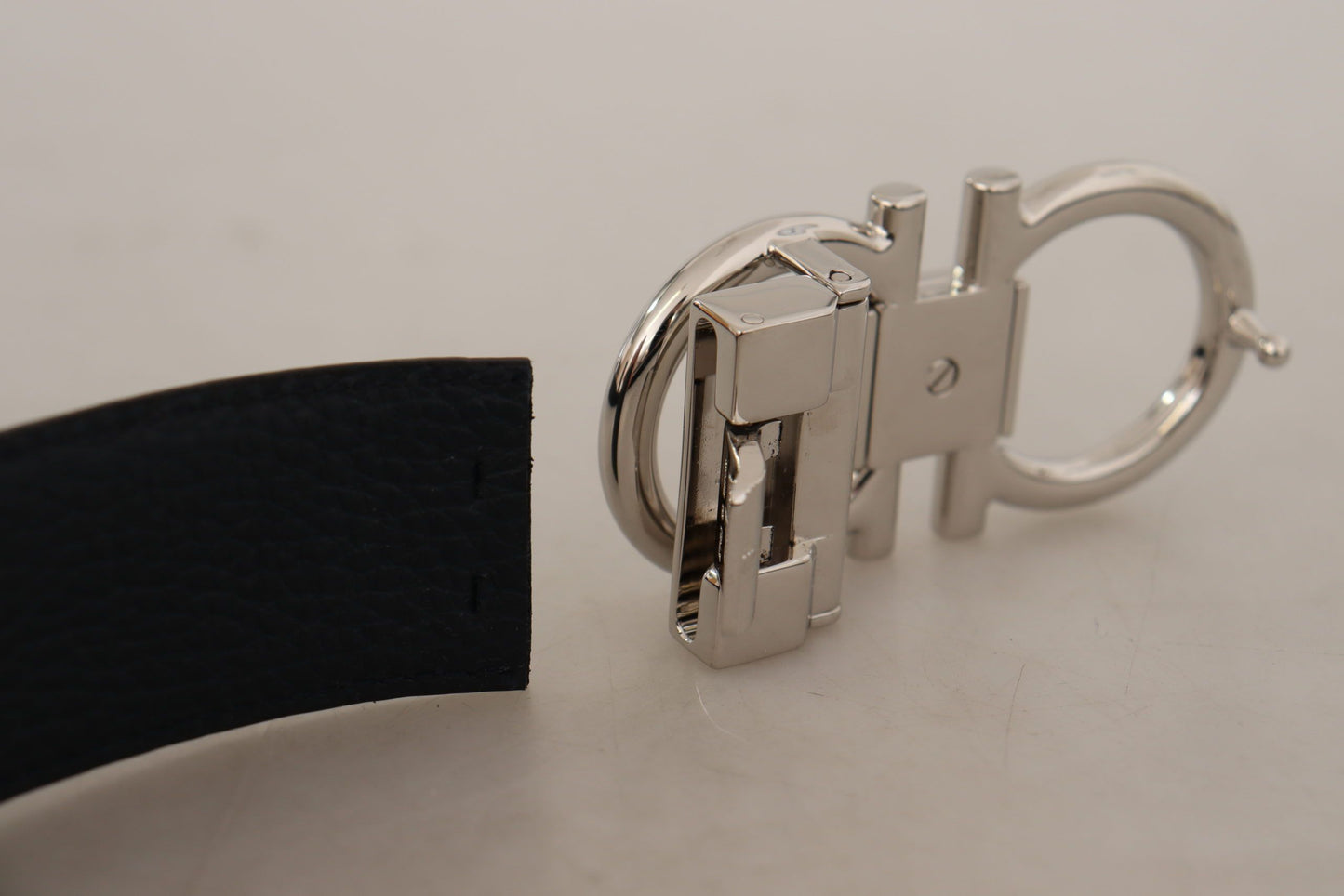 Schwarzer und blauer Kalbsledergürtel mit Wendefunktion
