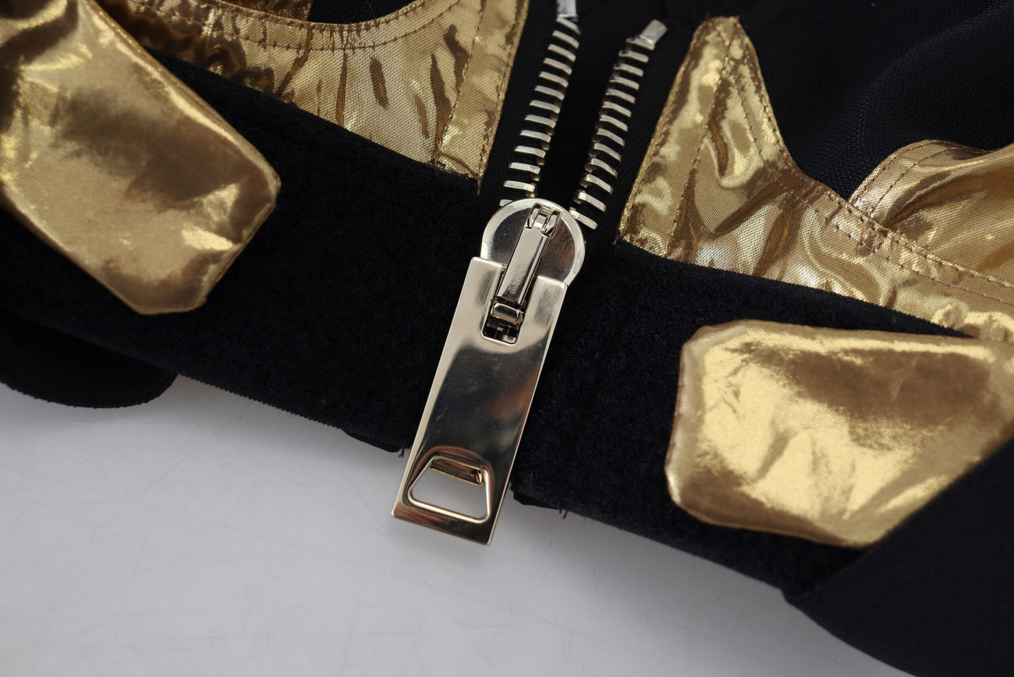 Schwarzgoldenes ärmelloses Bustier-Top mit Ausschnitt