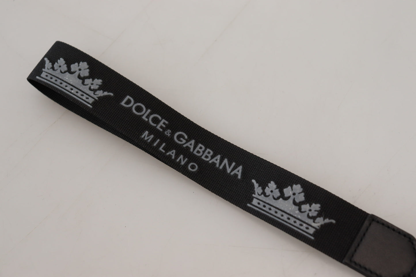 Schwarzer Polyester Logo Silberton Messing Schlüsselanhänger
