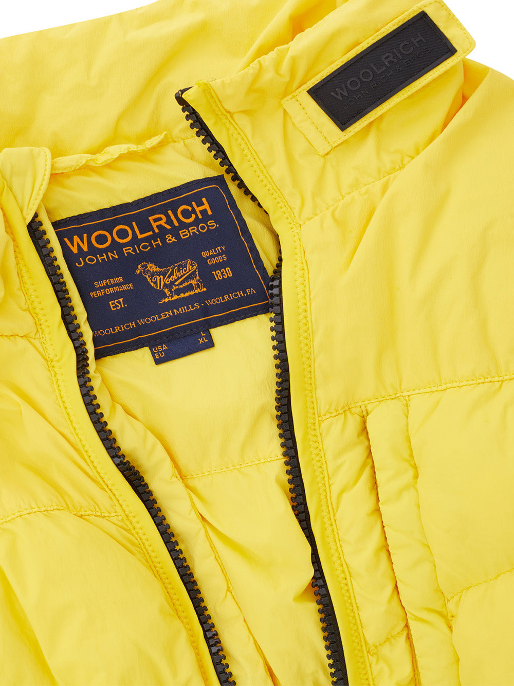Gelbe Steppjacke