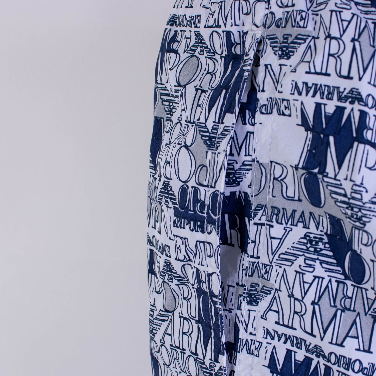 Badeshorts mit Logostempel