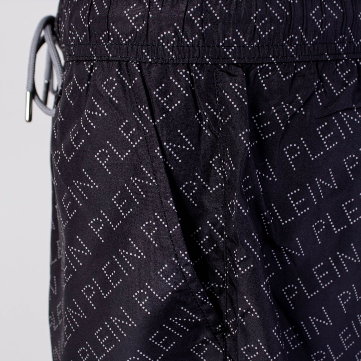 Bedruckte schwarze Boxer-Badeshorts