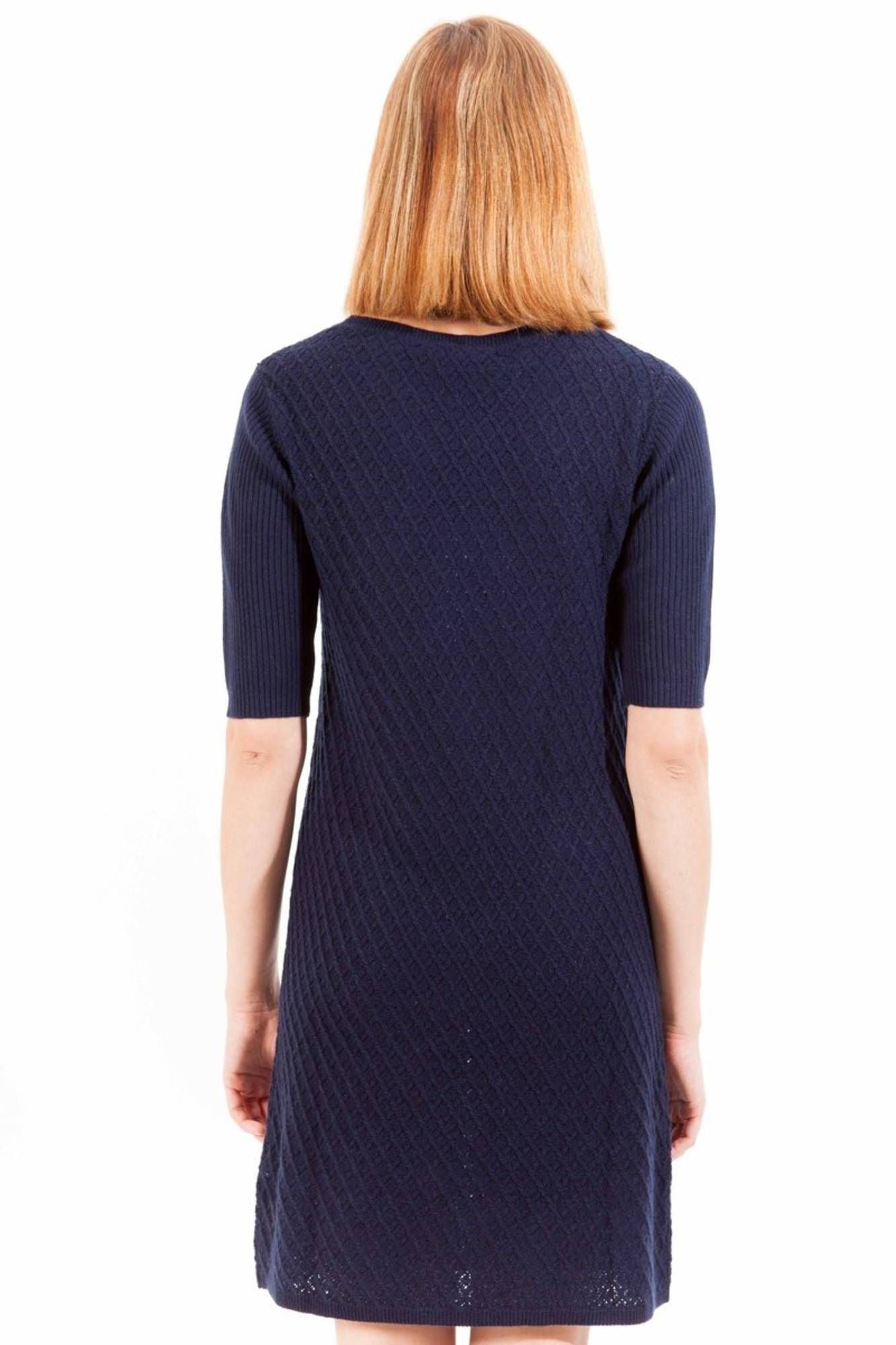 Blaues Kleid aus Wolle