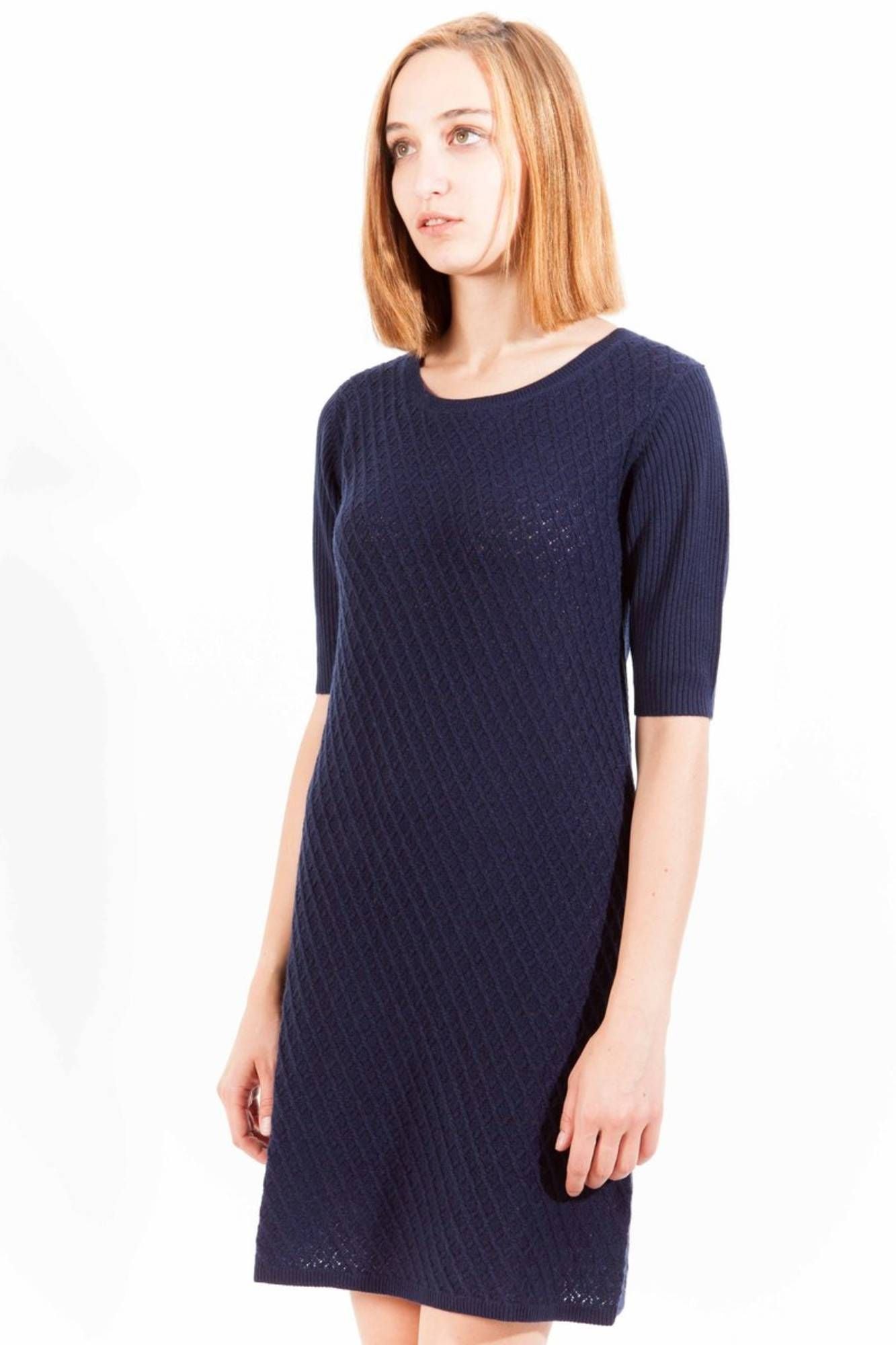Blaues Kleid aus Wolle