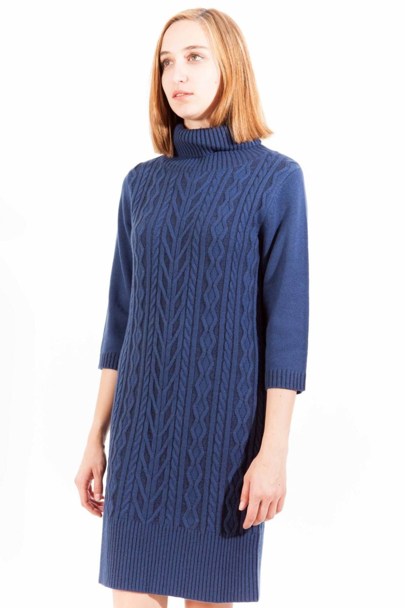 Blaues Kleid aus Wolle