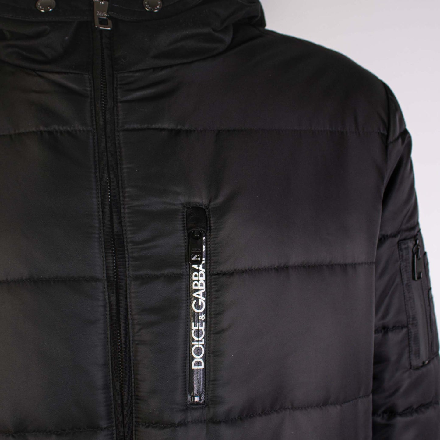 Schwarze lange Steppjacke