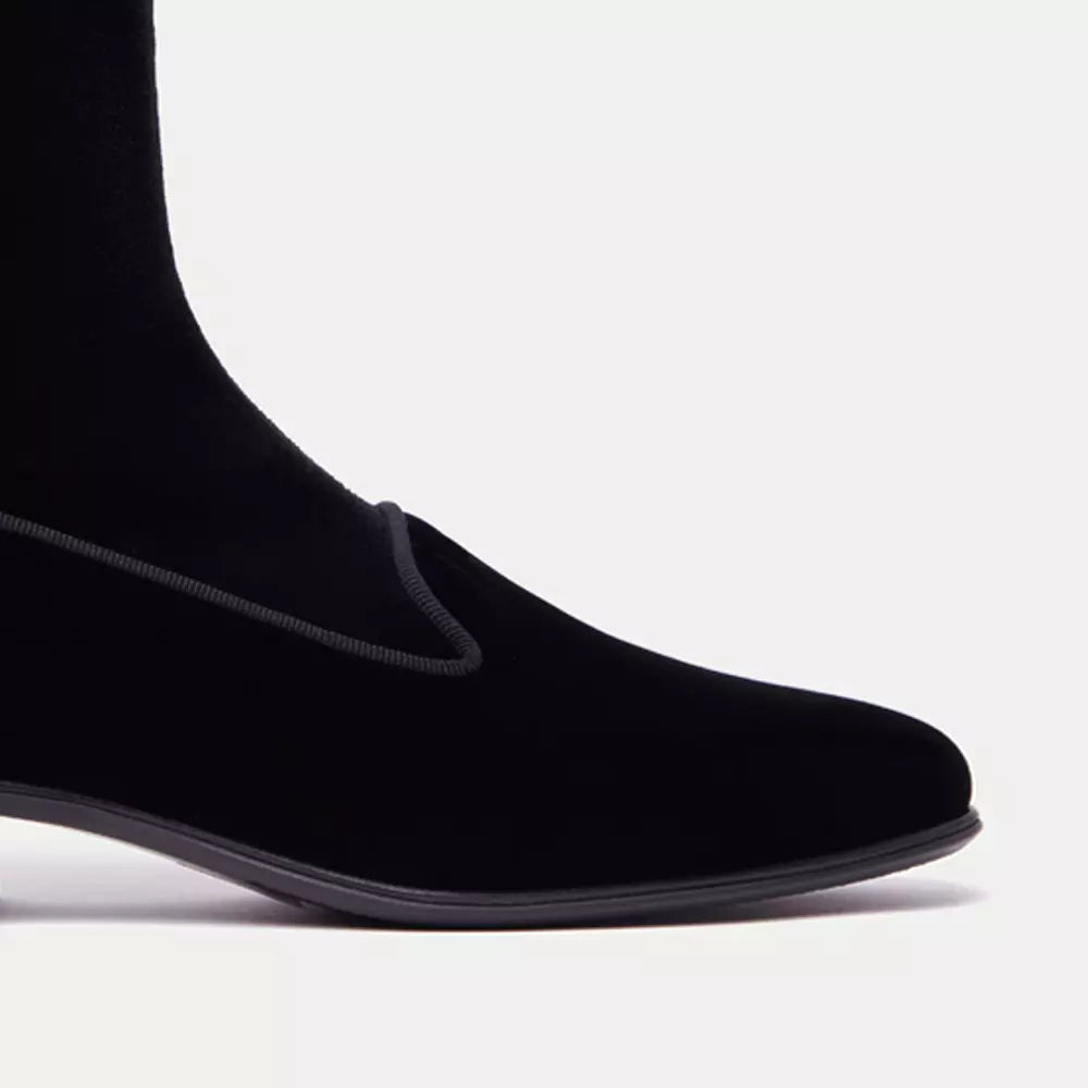 Schwarzer Lederstiefel