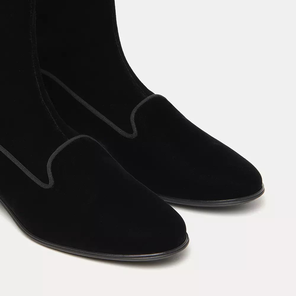 Schwarzer Lederstiefel