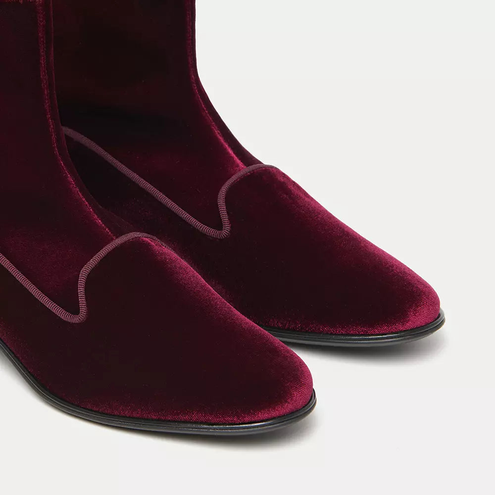 Rote Lederstiefel