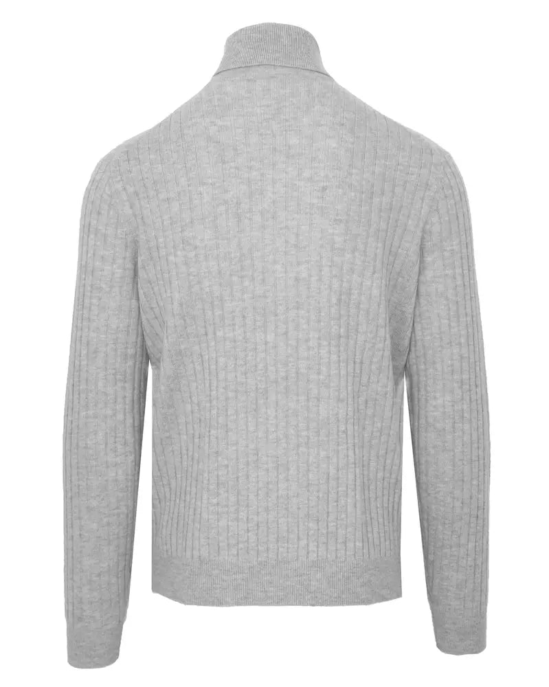 Grauer Pullover aus Wolle
