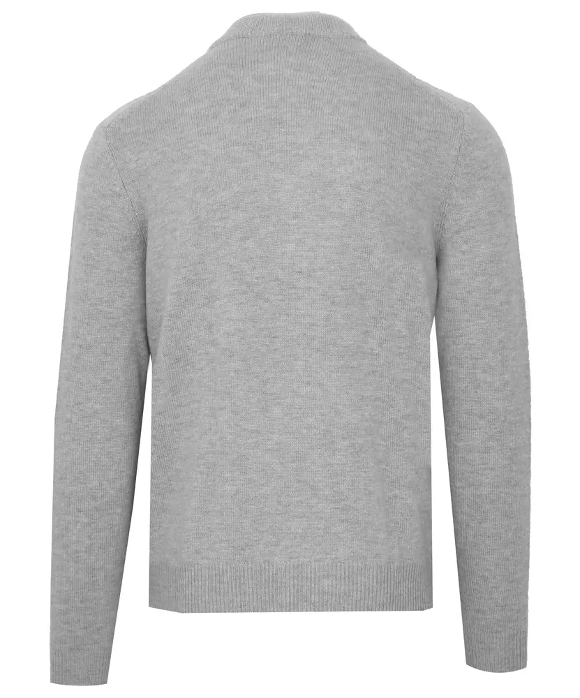 Grauer Pullover aus Wolle