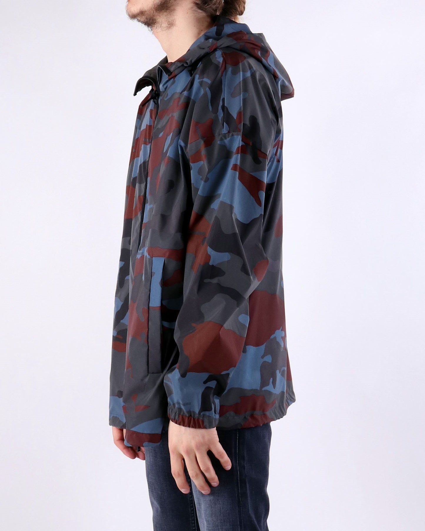 Graue Polyester-Jacke