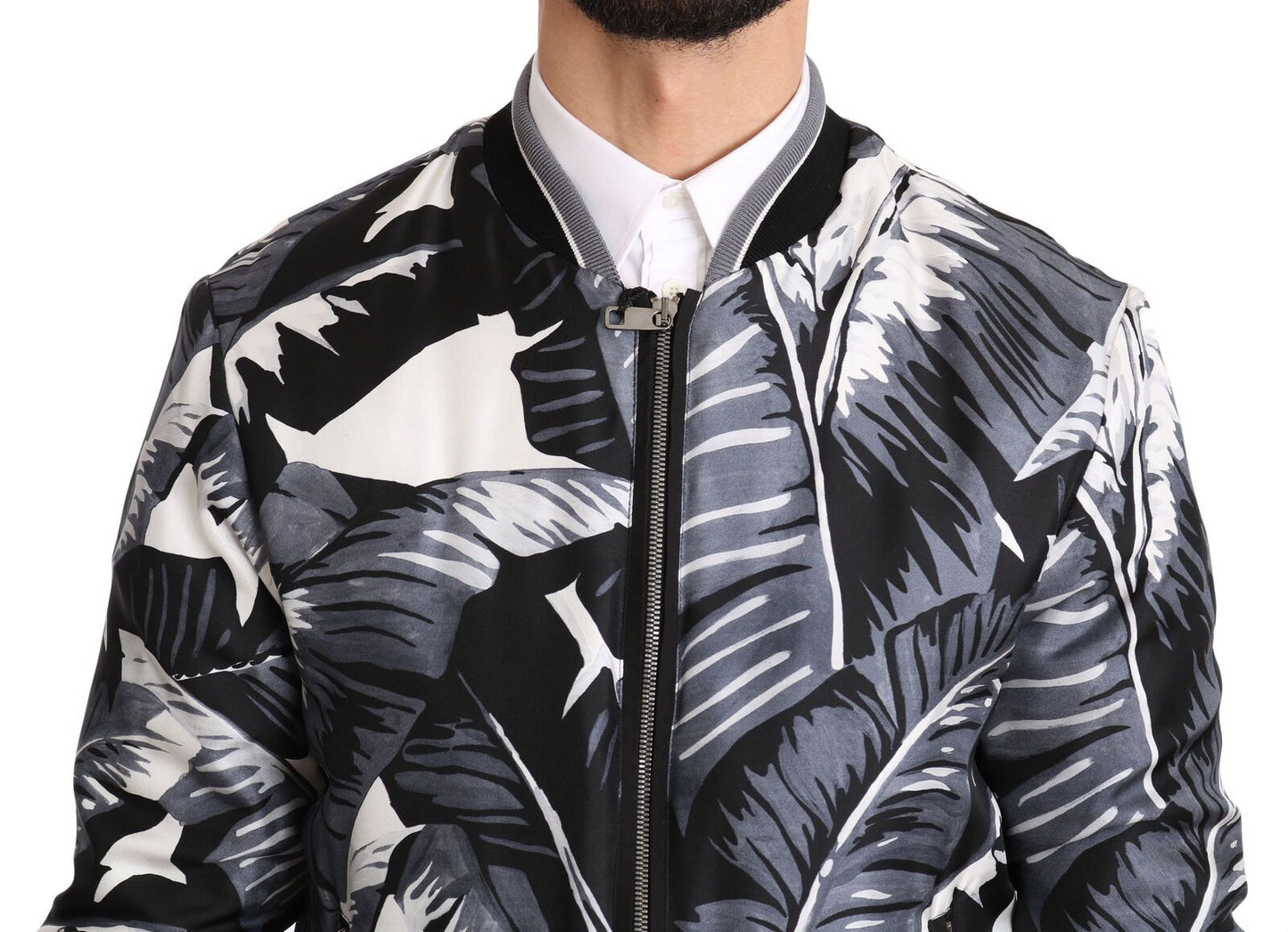 Schwarze Bomberjacke aus Seide mit Bananenblattdruck