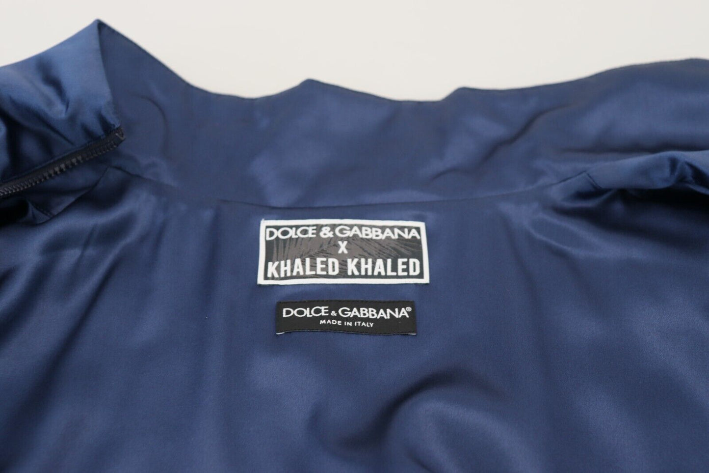 Blauer Wappenaufnäher KHALED Jacke mit durchgehendem Reißverschluss