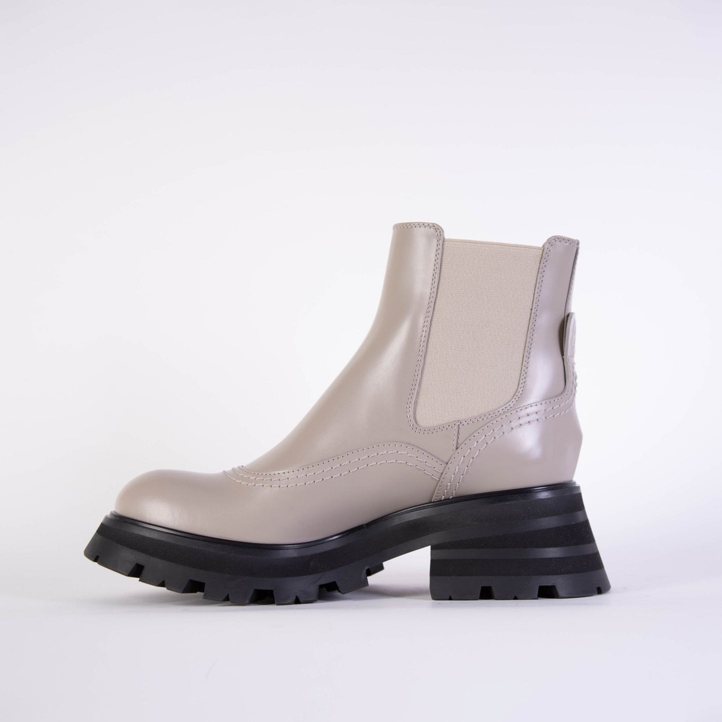 Graue Chelsea-Stiefel aus Leder