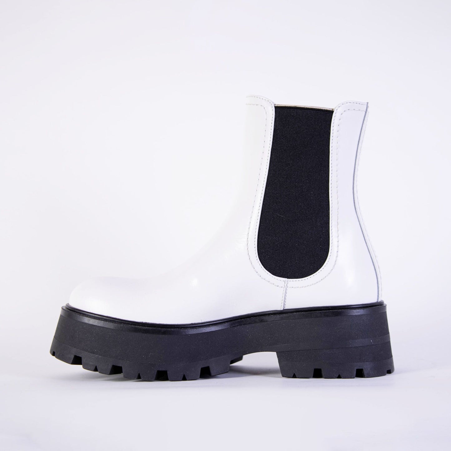 Weiße und schwarze Chelsea Boots aus Leder