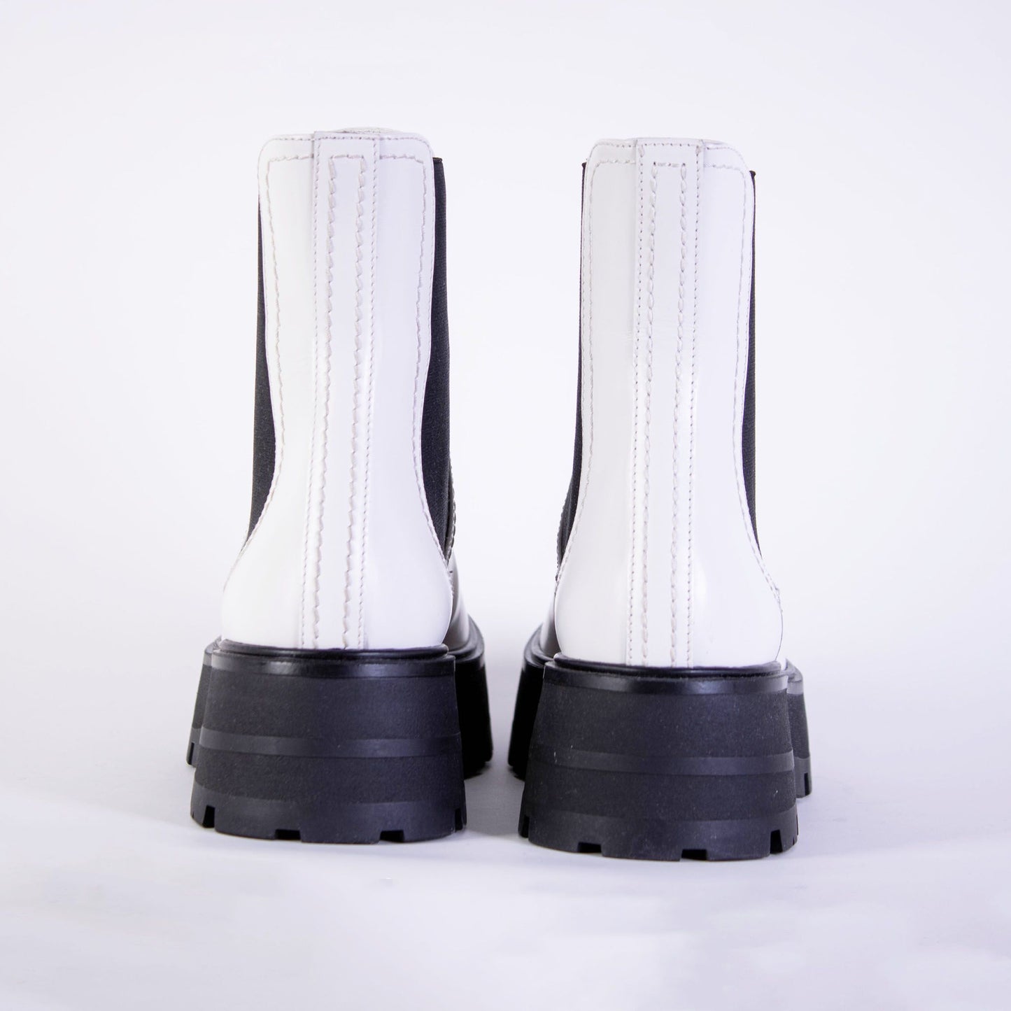 Weiße und schwarze Chelsea Boots aus Leder