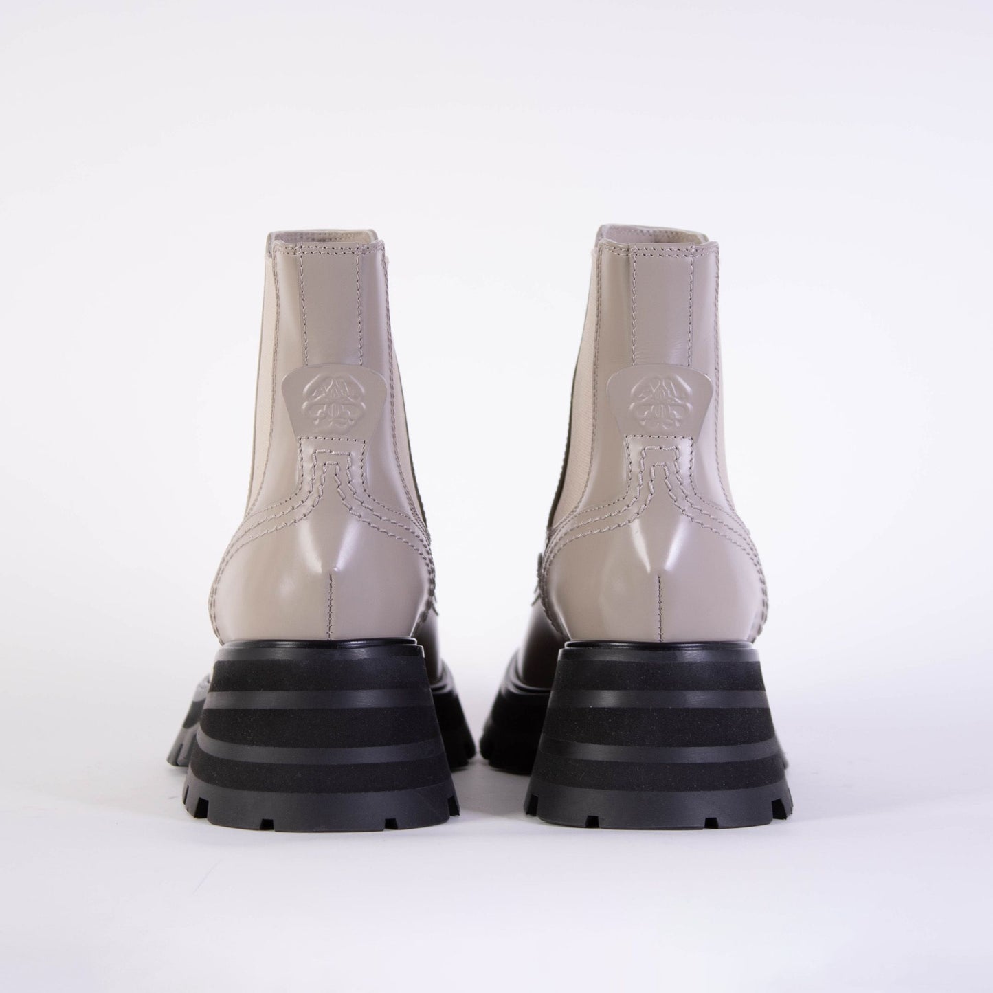 Graue Chelsea-Stiefel aus Leder