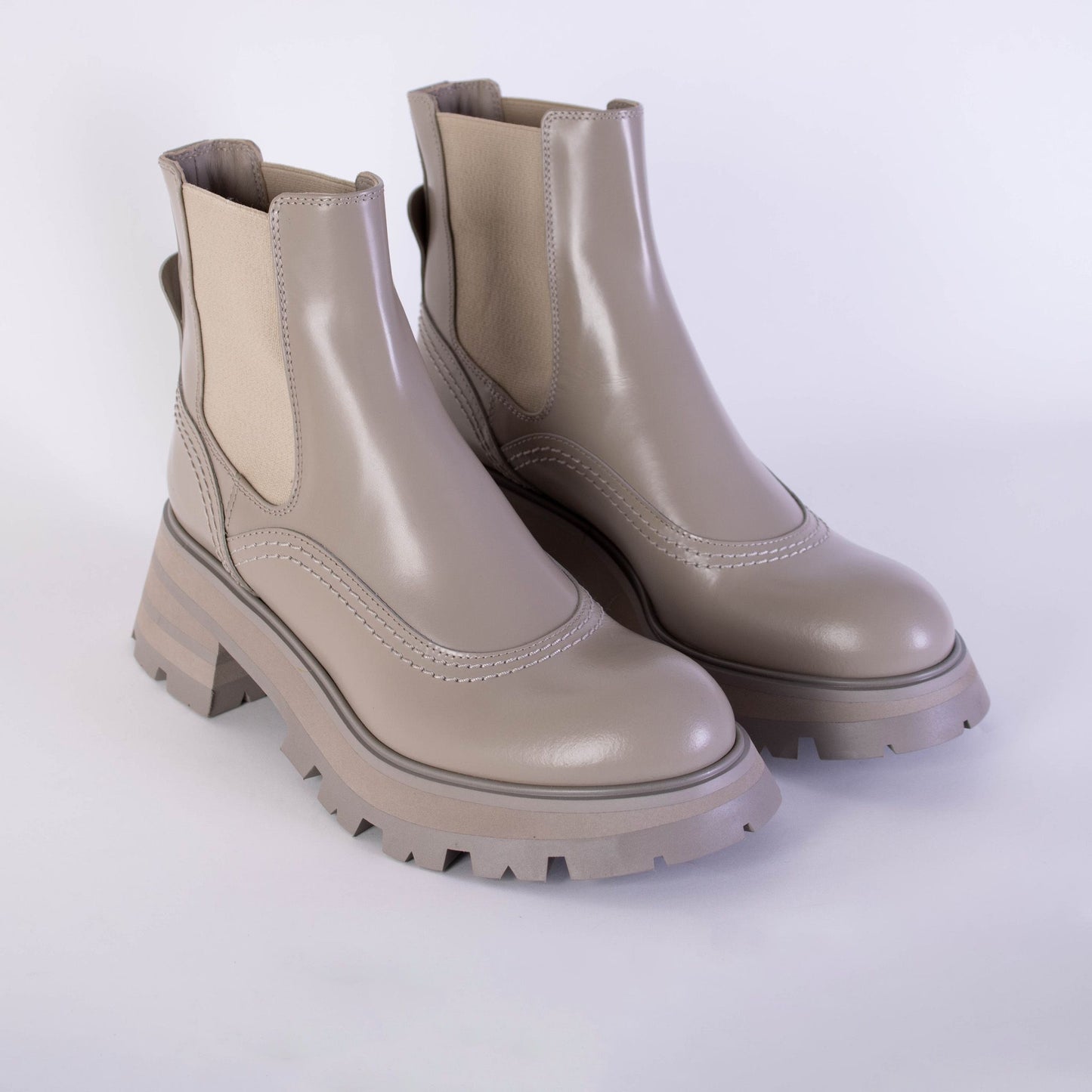 Graue Chelsea-Stiefel aus Leder