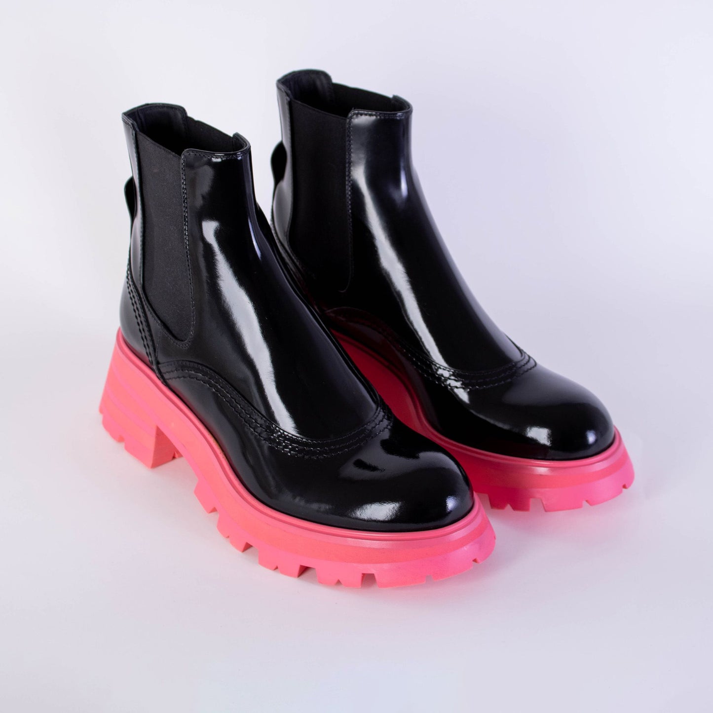Schwarzes Leder Fluo Rosa Sohle Chelsea Boots