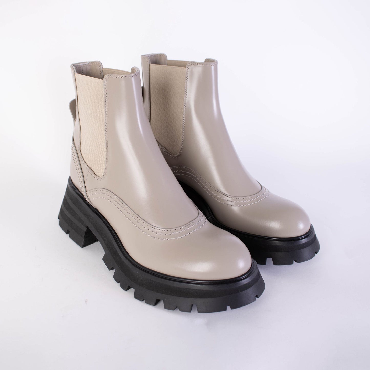 Graue Chelsea-Stiefel aus Leder